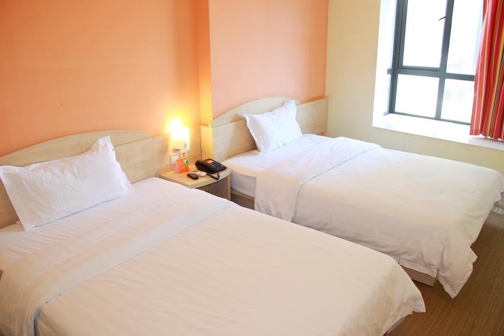 7Days Premium Nanchang Railway Station Екстер'єр фото